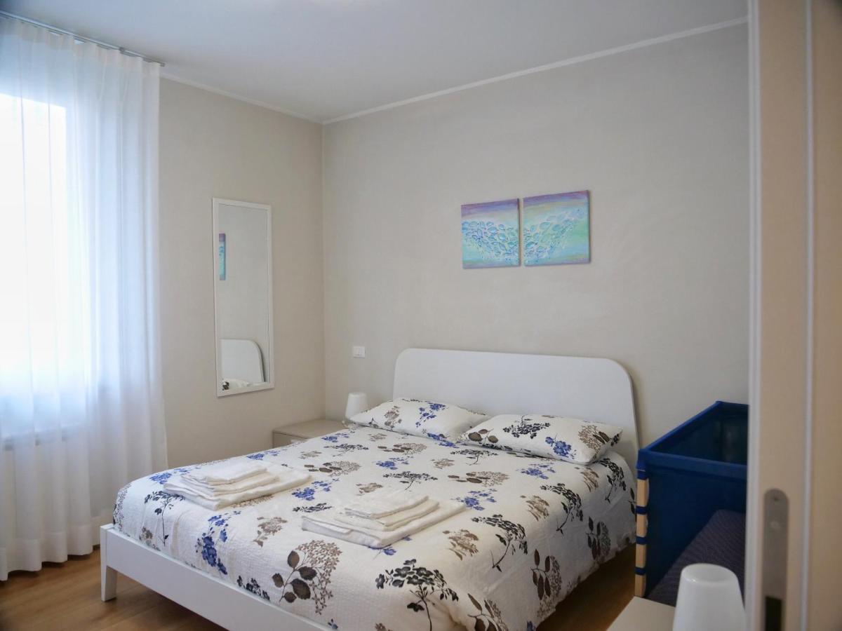 Faro Dell'estate Delizioso Bicamera Con Posto Auto Dietro La Apartment Grado