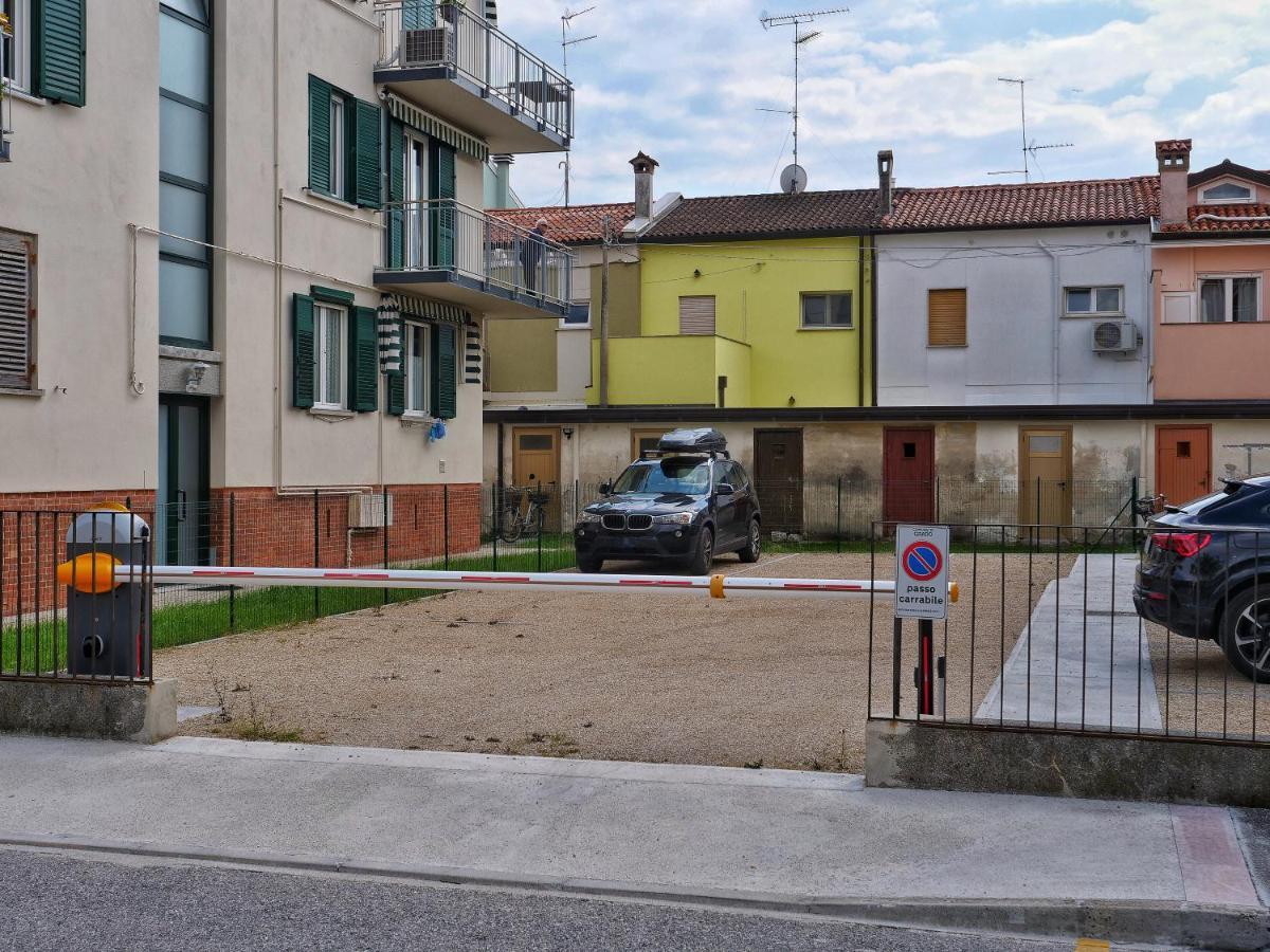 Faro Dell'estate Delizioso Bicamera Con Posto Auto Dietro La Grado